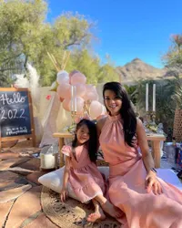 9 Potret Farah Quinn Rayakan Tahun Baru di AS, Bikin Mini Party Bareng Kedua Anaknya