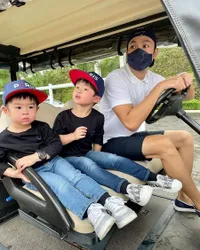 9 Potret Harvey Moeis Suami Sandra Dewi Saat Momong Dua Anak, Hot Daddy Ganteng yang Bikin Gemas Netizen