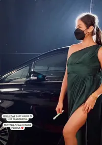 9 Potret Jessica Iskandar Tampil Stunning Melenggang di Red Carpet, Baby Bump Makin Besar - Bumil Cantik Pakai Gaun Belahan Tinggi