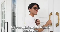 9 Potret Kamar Rey Bong yang Minimalis Dengan Nuansa Grey-White, Hasil Kerja Kerasnya Sendiri!