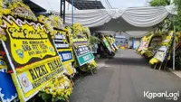 9 Potret Karangan Bunga untuk Bunda Iffet di Rumah Duka, Ada Deretan Artis, Pejabat hingga Presiden RI