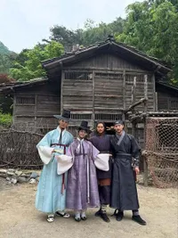 9 Potret Kedekatan Yoona SNSD dengan Pemain BON APPÉTIT, YOUR MAJESTY, bak Keluarga Sendiri