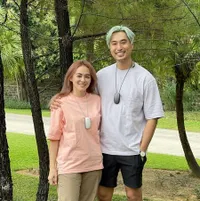 9 Potret Keluarga Harmonis Tiffany Orie dan Jevier Justin, Berjuang Bersama Asuh Anak yang Mengidap Atrofi Otak - Dirikan Layanan Pengadaan Alat Terapi