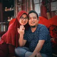 9 Potret Kemesraan Apoy Gitaris Wali dengan Istri yang Jarang Tersorot, Saling Menyayangi Satu Sama Lain