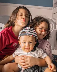 9 Potret Ketiga Anak Ussy Sulistiawaty dan Andhika Pratama yang Makin Bule, Sudah Menawan Sejak Masih Kecil