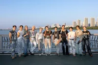 9 Potret Konser SEVENTEEN di Jamsu Bridge, Penggemar Dapat Pujian Karena Rapikan Kursi Selesai Konser