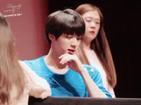 9 Potret Kuku Jari Tangan Jin BTS yang Begitu Indah, Jadi Pengen Dibelai!