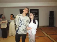 9 Potret Lebaran Kedua Prilly Latuconsina Bareng Omara Esteghlal, Menanti Perayaan Berikutnya