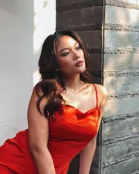 9 Potret Marion Jola dan Pesonanya yang Makin Eksotis Memikat, Body Goals-nya Bikin Salfok!