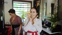9 Potret Momo Geisha Belajar Tari Bali, Dilatih Langsung Oleh Calon Besan Anang dan Ashanty - Pinggang Sakit Demi Postur yang Benar