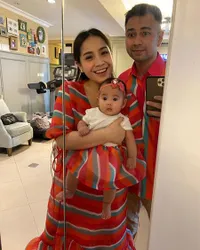 9 Potret Nagita Slavina Gendong Bayi, Bawaannya Gemas Liat Baby - Tak Sabar Nantikan Anak Kedua  