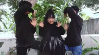 9 Potret Penampilan Kekeyi Saat Cover MV Lisa BLACKPINK 'Lalisa', Joget Pakai Hijab Berponi Hingga Mahkota Low Budget Jadi Hiburan Netizen