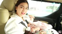 9 Potret Penyerahan Bayi Felicya Angelista dan Caesar Hito, Baby Bible Bikin Gemas Pakai Gaun Putih Pilihan Sang Ayah