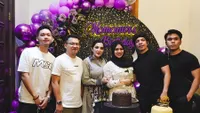 9 Potret Perayaan Ulang Tahun ke-23 Aurel Hermansyah, Perdana Sebagai Seorang Istri - Digelar Sederhana Bersama Orang Terdekat