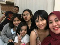 9 Potret Puput Soedrajat Ibu Sambung Vanessa Angel, Sahabat Sebut Hubungan Keduanya Tidak Harmonis