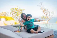 9 Potret Rafathar dan Pengasuhnya yang Bestie Banget - Cemburu Kalau Lala Dekat Sama Rayyanza 