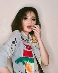 9 Potret Revina VT Mantan Pacar Young Lex, Makin Cantik dan Suka Pakai Baju Seksi