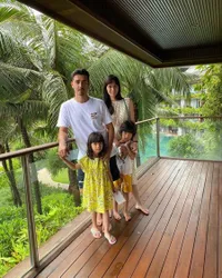 9 Potret River dan Clover Anak Fachri Albar yang Jarang Terekspose, Nggak Kalah Rupawan dari Ayah & Ibunya