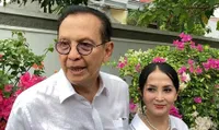 9 Potret Roy Marten dan Ana Maria Ungkap Rahasia Keharmonisan Rumah Tangga Selama 40 Tahun, Kuncinya Tak Pernah Dengarkan Omongan Orang Lain