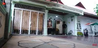 9 Potret Rumah Mertua Ria Ricis di Aceh, Hunian Sederhana yang Nyaman dan Luas - Halaman Belakang Jadi Tempat Budidaya Lebah