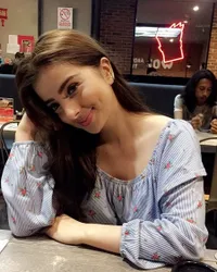 9 Potret Sarah Samantha Sepupu Bule Shiren dan Zaskia Sungkar yang Cantik Jelita, Dikabarkan Dekat Dengan Verrel Bramasta