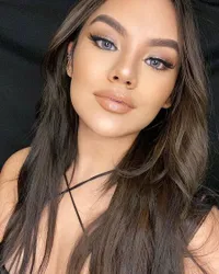 9 Potret Selfie Hot Shafa Harris yang Bikin Heboh, Pamer Tato - Pose Pakai Bikini