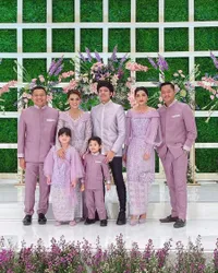 9 Potret Seserahan Lamaran Atta Halilintar dan Aurel Hermansyah, Mulai dari Alat Make Up Hingga Perhiasan Mewah