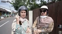 9 Potret Shireen Sungkar Dibonceng Zaskia Adya Mecca Naik Motor Keliling Yogyakarta, Lupa Lepas Helm Saat Turun