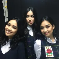 9 Potret Stephanie Poetri Bersama Dua Kakak Kembarnya, Kompak Banget Meski Berbeda Ayah