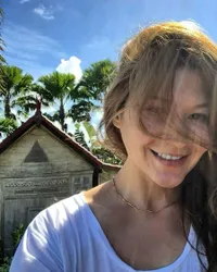 9 Potret Tamara Bleszynski Percaya Diri Tampil Bare Face, Cantiknya Alami Meski Tak Pakai Make Up