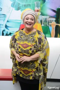 9 Potret Terbaru Dewi Hughes Setelah Berhasil Turunkan 80 Kilogram, Makin Langsing dan Awet Muda