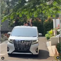 9 Potret Ulang Tahun Aqila Anak Zaskia Gotik yang Dirayakan Di Pinggir Jalan, Bahagia Sederhana - Netizen Fokus Pada Wajah Anak yang Ketutupan Kue