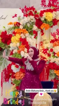 9 Potret Ultah Eddies Adelia ke-46, Tampil dengan Gaun Mewah bak Baju Pengantin