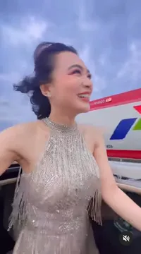 9 Potret Wika Salim yang Dituding Pamerkan Dadanya Saat Sapa Sopir Truk, Langsung Dibalas Komentar Pedas