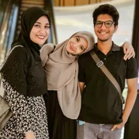 9 Potret Yusuf Averroes, Adik Shireen dan Zaskia Sungkar yang Jarang Terekspose - Ganteng Berdarah Minang & Arab