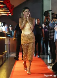 9 Potret Zsa Zsa Utari Tampil Cantik Menawan di Launch Event 'Scandal 3: The Final and Sexiest', Aura Bule Makin Terpancar