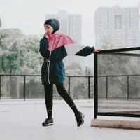 9 Style Sporty Soraya Larasati Saat Workout & Bersepeda, Kece Banget! 