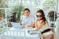 9 Tahun Menikah, Ini Deretan Potret Momen Mesra Ayu Dewi dan Suami yang Jarang Tersorot: Liburan Sampai Main Golf Bareng