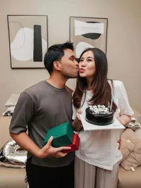 Aaliyah Massaid Kasih Kejutan Ultah Thariq Halilintar yang ke-27 di Lapangan Padel