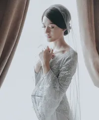 Acara Pengajian Anissa Aziza, Cantik & Anggun Dengan Busana Putih