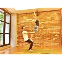 Acro Yoga - Angkat Barbel, Nabila Syakieb Tetap Sosialita Stylish