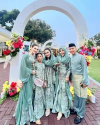 Ada Dewi Perssik - Lesti Kejora, 8 Potret Kehangatan Pedangdut Bersama Orang Tuanya yang Penuh Kasih