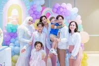 Ada Nikita Willy hingga Ivan Gunawan, Ini 8 Potret Selebriti Hadiri Ulang Tahun Queen Eijaz Anak Fairuz A Rafiq yang Digelar Mewah Bertema Unicorn