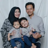 Adem Banget, 10 Potret Papa Ganteng Fedi Nuril Momong Anaknya - Netizen: Ayah Idaman!