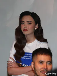Adinia Wirasti, Fedi Nuril, & Sejumah Aktor Beken Beradu Akting di Film Mengharukan 'BILA ESOK IBU TIADA'