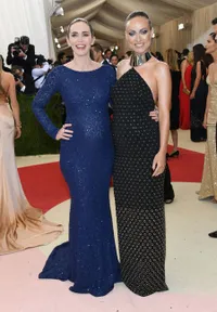 Adu Baby Bumps, Ibu Hamil Ini Anggun di Red Carpet Met Gala 2016