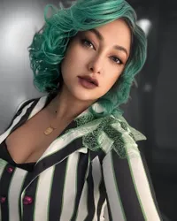 Adu Gaya Rahma Azhari dan Sarah Azhari di Halloween, Pilih Si Rambut Hijau Atau Kucing Hot Mama?