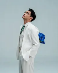 Afgan Bagikan Momen di Balik Layar MV Kacamata, Bawa Nuansa Estetik Era 90-an