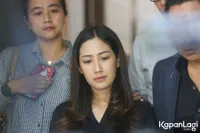 Air Mata Tak Terbendung, 8 Potret Tamara Tyasmara Saat Sambangi Polda Metro Jaya Terkait Kematian Anak Semata Wayang