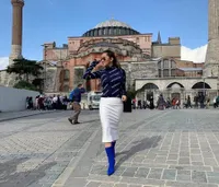 Ajak Dua Putrinya Liburan ke Turki, Olla Ramlan Tetap Fashionable